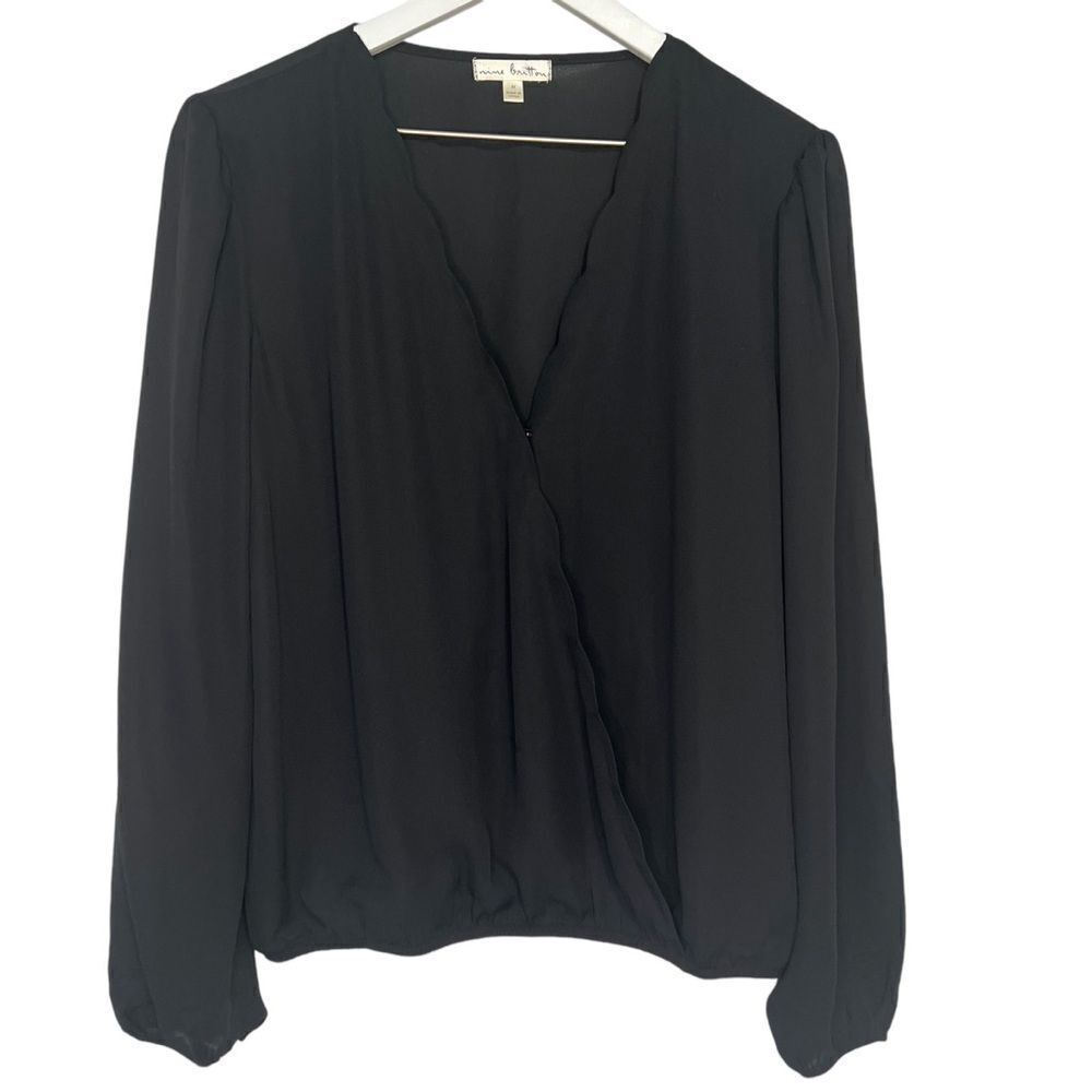 NWOT Stitch Fix Nine Britton Ivana Scallop Detail Blouse size Medium Black Top